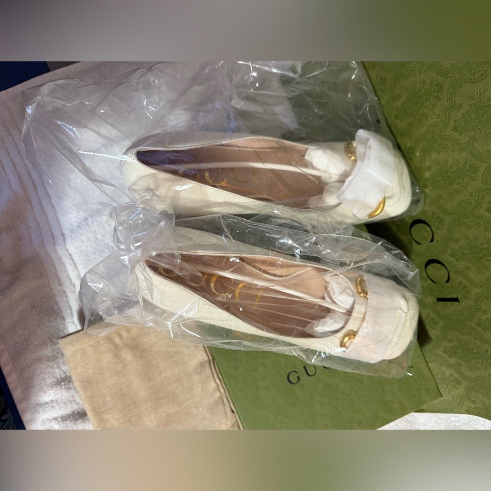 Gucci Elegant Cream Block Heel Pumps - Picture 2 of 10